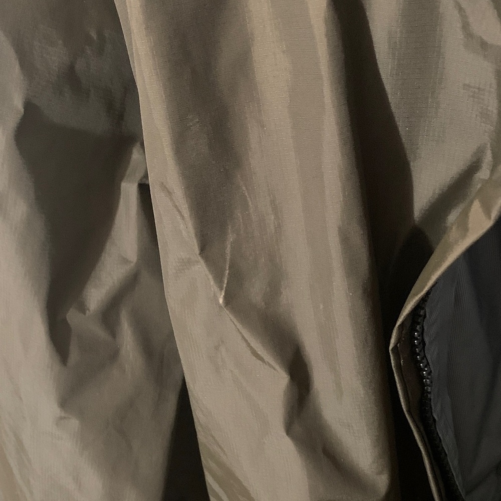 Patagonia Men's Raincoat Jacket - Picture 2 of 4